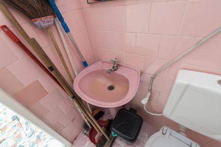 Casa à venda com 296m², 4 quartos e 2 vagas Casa à venda com 296m², 4 quartos e 2 vagasBanheiro de Serviço