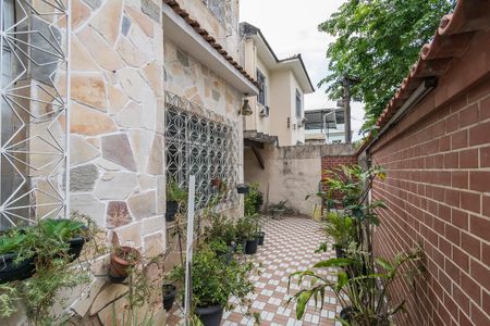 Casa à venda com 296m², 4 quartos e 2 vagas Casa à venda com 296m², 4 quartos e 2 vagasVaranda e garagem