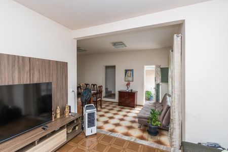 Casa à venda com 296m², 4 quartos e 2 vagas Casa à venda com 296m², 4 quartos e 2 vagasSala