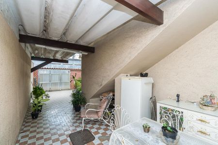 Casa à venda com 296m², 4 quartos e 2 vagas Casa à venda com 296m², 4 quartos e 2 vagasVaranda e garagem