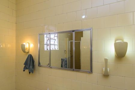 Casa à venda com 296m², 4 quartos e 2 vagas Casa à venda com 296m², 4 quartos e 2 vagasBanheiro Social 2