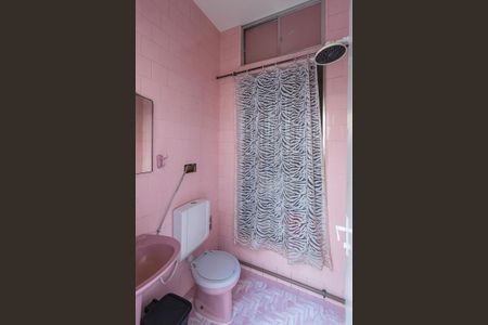 Casa à venda com 296m², 4 quartos e 2 vagas Casa à venda com 296m², 4 quartos e 2 vagasBanheiro de Serviço