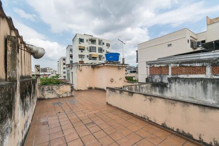 Casa à venda com 296m², 4 quartos e 2 vagas Casa à venda com 296m², 4 quartos e 2 vagasTerraço