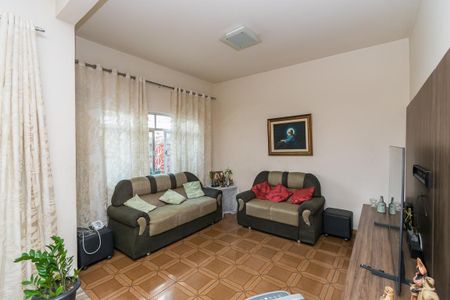 Casa à venda com 296m², 4 quartos e 2 vagas Casa à venda com 296m², 4 quartos e 2 vagasSala