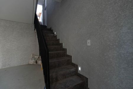 Apartamento para alugar com 60m², 2 quartos e 1 vaga Apartamento para alugar com 60m², 2 quartos e 1 vagaEscada
