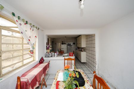 Casa à venda com 132m², 4 quartos e 2 vagas Casa à venda com 132m², 4 quartos e 2 vagasCozinha