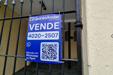 Casa à venda com 132m², 4 quartos e 2 vagas Casa à venda com 132m², 4 quartos e 2 vagasFachada