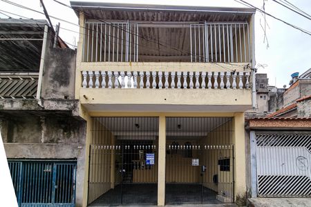 Casa à venda com 132m², 4 quartos e 2 vagas Casa à venda com 132m², 4 quartos e 2 vagasFachada