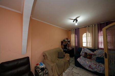 Casa à venda com 132m², 4 quartos e 2 vagas Casa à venda com 132m², 4 quartos e 2 vagasSala