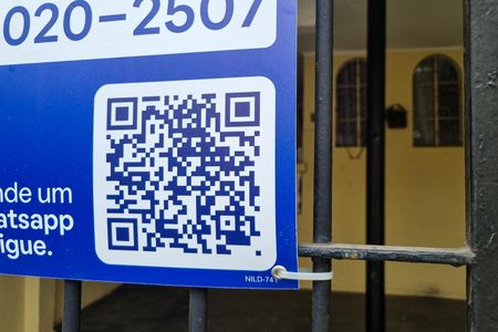 Casa à venda com 132m², 4 quartos e 2 vagas Casa à venda com 132m², 4 quartos e 2 vagasFachada