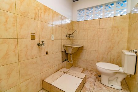 Casa à venda com 158m², 2 quartos e 2 vagas Casa à venda com 158m², 2 quartos e 2 vagasBanheiro de Serviço