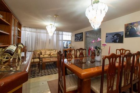 Casa para alugar com 350m², 3 quartos e 9 vagas Casa para alugar com 350m², 3 quartos e 9 vagasSala