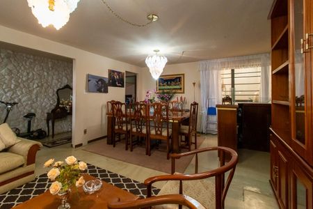 Casa para alugar com 350m², 3 quartos e 9 vagas Casa para alugar com 350m², 3 quartos e 9 vagasSala