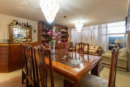 Casa para alugar com 350m², 3 quartos e 9 vagas Casa para alugar com 350m², 3 quartos e 9 vagasSala