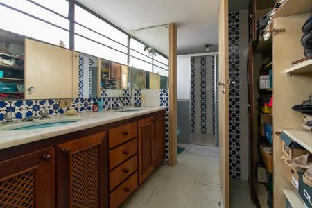 Casa para alugar com 350m², 3 quartos e 9 vagas Casa para alugar com 350m², 3 quartos e 9 vagasBanheiro Social 2