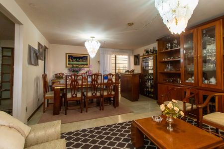 Casa para alugar com 350m², 3 quartos e 9 vagas Casa para alugar com 350m², 3 quartos e 9 vagasSala