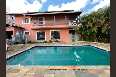 Casa de condomínio para alugar com 390m², 5 quartos e 4 vagas Casa de condomínio para alugar com 390m², 5 quartos e 4 vagasÁrea Externa