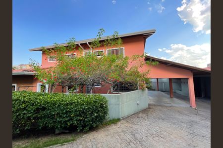 Casa de condomínio para alugar com 390m², 5 quartos e 4 vagas Casa de condomínio para alugar com 390m², 5 quartos e 4 vagasÁrea Externa