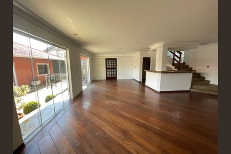 Casa de condomínio para alugar com 390m², 5 quartos e 4 vagas Casa de condomínio para alugar com 390m², 5 quartos e 4 vagasSala