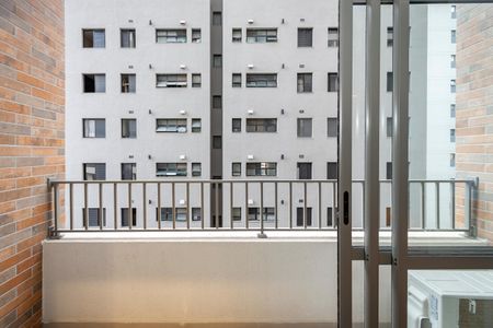 Studio para alugar com 27m², 1 quarto e sem vaga Studio para alugar com 27m², 1 quarto e sem vagaVaranda