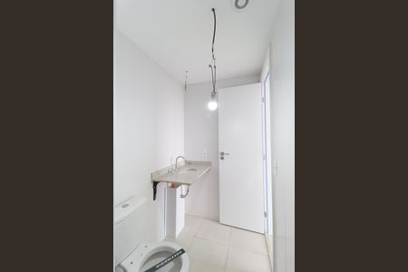 Apartamento à venda com 79m², 2 quartos e 1 vaga Apartamento à venda com 79m², 2 quartos e 1 vagaBanheiro da suíte 2