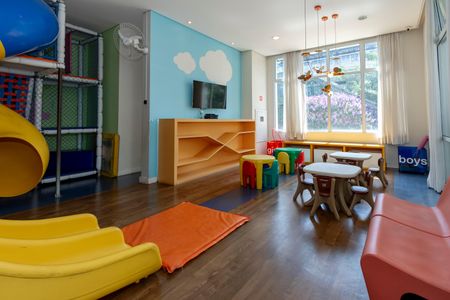 Apartamento à venda com 258m², 4 quartos e 4 vagas Apartamento à venda com 258m², 4 quartos e 4 vagasBrinquedoteca