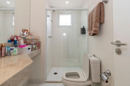 Apartamento à venda com 258m², 4 quartos e 4 vagas Apartamento à venda com 258m², 4 quartos e 4 vagasBanheiro da Suíte 2