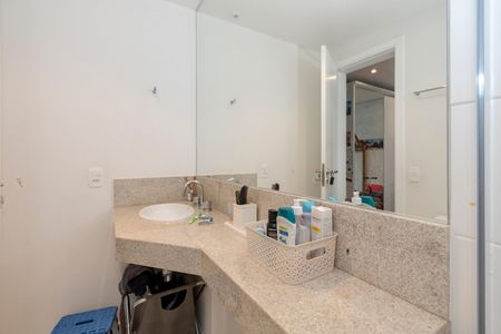 Apartamento à venda com 258m², 4 quartos e 4 vagas Apartamento à venda com 258m², 4 quartos e 4 vagasBanheiro da Suíte 3