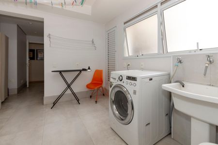 Apartamento à venda com 258m², 4 quartos e 4 vagas Apartamento à venda com 258m², 4 quartos e 4 vagasÁrea de Serviço