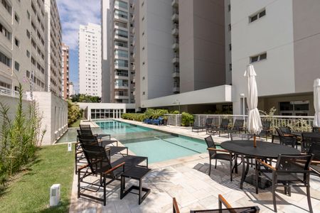 Apartamento à venda com 258m², 4 quartos e 4 vagas Apartamento à venda com 258m², 4 quartos e 4 vagasPiscina