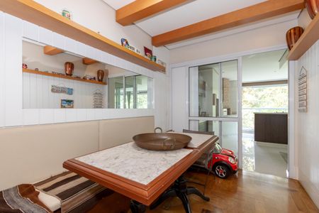 Apartamento à venda com 258m², 4 quartos e 4 vagas Apartamento à venda com 258m², 4 quartos e 4 vagasCopa