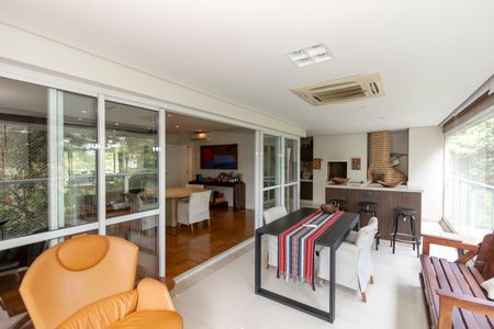 Apartamento à venda com 258m², 4 quartos e 4 vagas Apartamento à venda com 258m², 4 quartos e 4 vagasVaranda da Sala