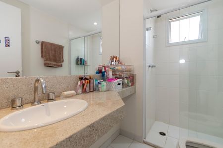 Apartamento à venda com 258m², 4 quartos e 4 vagas Apartamento à venda com 258m², 4 quartos e 4 vagasBanheiro da Suíte 2