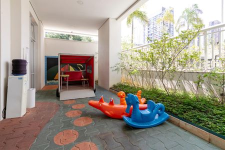 Apartamento à venda com 258m², 4 quartos e 4 vagas Apartamento à venda com 258m², 4 quartos e 4 vagasPlayground