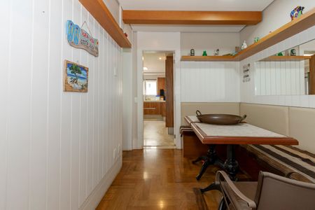 Apartamento à venda com 258m², 4 quartos e 4 vagas Apartamento à venda com 258m², 4 quartos e 4 vagasCopa