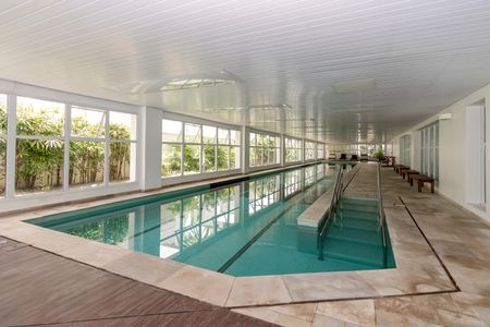 Apartamento à venda com 258m², 4 quartos e 4 vagas Apartamento à venda com 258m², 4 quartos e 4 vagasPiscina Coberta