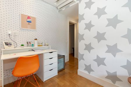 Apartamento à venda com 258m², 4 quartos e 4 vagas Apartamento à venda com 258m², 4 quartos e 4 vagasSuíte 2