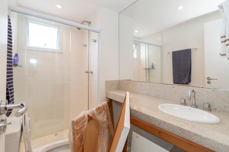 Apartamento à venda com 258m², 4 quartos e 4 vagas Apartamento à venda com 258m², 4 quartos e 4 vagasBanheiro da Suíte 4