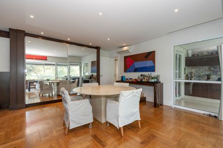 Apartamento à venda com 258m², 4 quartos e 4 vagas Apartamento à venda com 258m², 4 quartos e 4 vagasSala