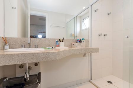 Apartamento à venda com 258m², 4 quartos e 4 vagas Apartamento à venda com 258m², 4 quartos e 4 vagasBanheiro da Suíte 3