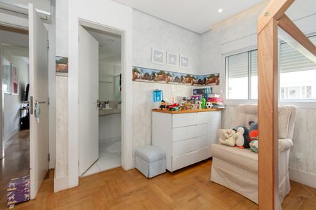 Apartamento à venda com 258m², 4 quartos e 4 vagas Apartamento à venda com 258m², 4 quartos e 4 vagasSuíte 3