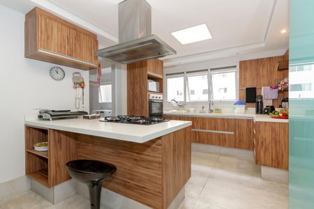 Apartamento à venda com 258m², 4 quartos e 4 vagas Apartamento à venda com 258m², 4 quartos e 4 vagasCozinha