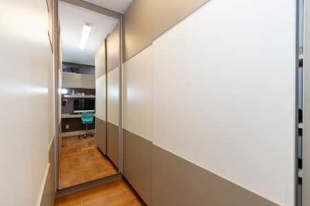 Apartamento à venda com 258m², 4 quartos e 4 vagas Apartamento à venda com 258m², 4 quartos e 4 vagasCloset da Suíte 1