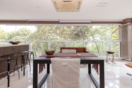 Apartamento à venda com 258m², 4 quartos e 4 vagas Apartamento à venda com 258m², 4 quartos e 4 vagasVaranda da Sala