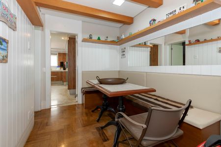 Apartamento à venda com 258m², 4 quartos e 4 vagas Apartamento à venda com 258m², 4 quartos e 4 vagasCopa