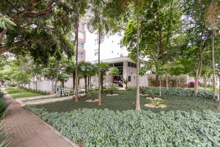 Apartamento à venda com 258m², 4 quartos e 4 vagas Apartamento à venda com 258m², 4 quartos e 4 vagasFachada