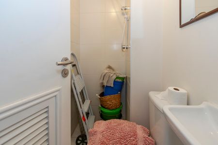 Apartamento à venda com 258m², 4 quartos e 4 vagas Apartamento à venda com 258m², 4 quartos e 4 vagasBanheiro de Serviço