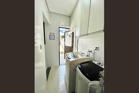 Apartamento à venda com 200m², 3 quartos e 2 vagas Apartamento à venda com 200m², 3 quartos e 2 vagasÁrea de Serviço