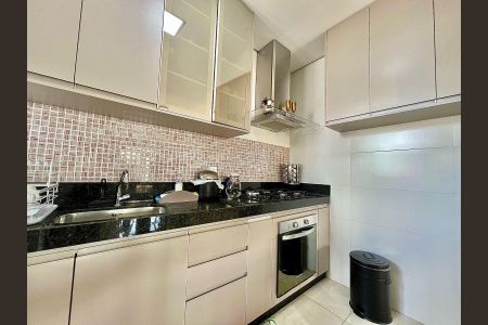 Apartamento à venda com 200m², 3 quartos e 2 vagas Apartamento à venda com 200m², 3 quartos e 2 vagasCozinha