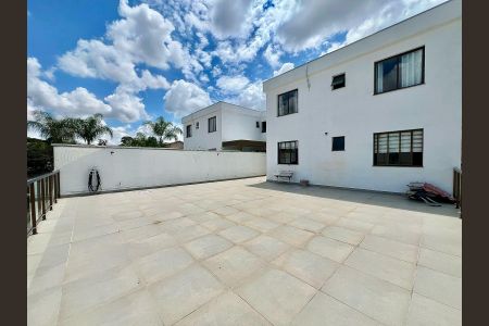 Apartamento à venda com 200m², 3 quartos e 2 vagas Apartamento à venda com 200m², 3 quartos e 2 vagasÁrea privativa